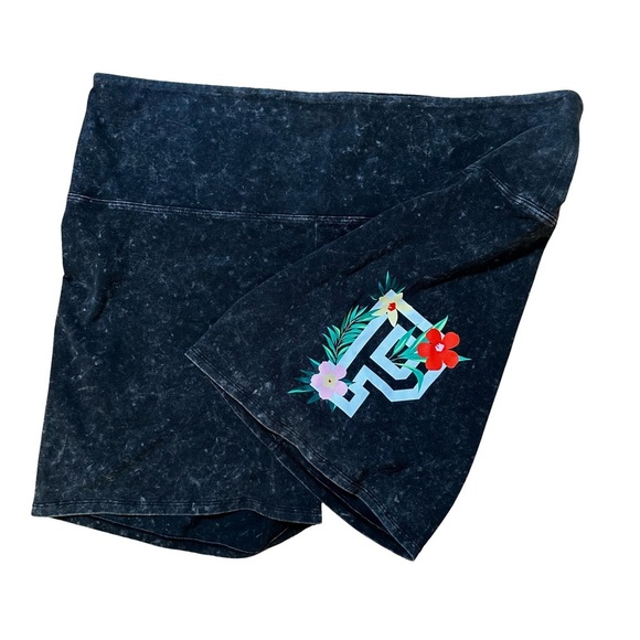 Victoria’s Secret PINK Dark Grey Heathered Biker Shorts XL NWT Floral Flowers - Picture 1 of 4